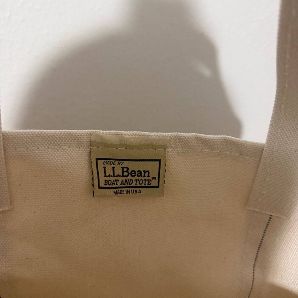 L.L. Bean Tote Bag medium Made in USA embroidered Do Not Hug - Picture 4 of 6